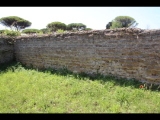 07434 ostia - regio iv - insula iii - edificio (iv,iii,2) - 2. raum von nordosten - bli ri sueden - 06-2024.jpg